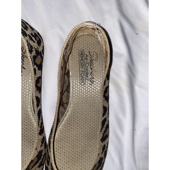 Sketchers Women Flats Shoes Leopard Print 10 Air Cooled Memory Foam Pointed Toe - Picture 2 of 9